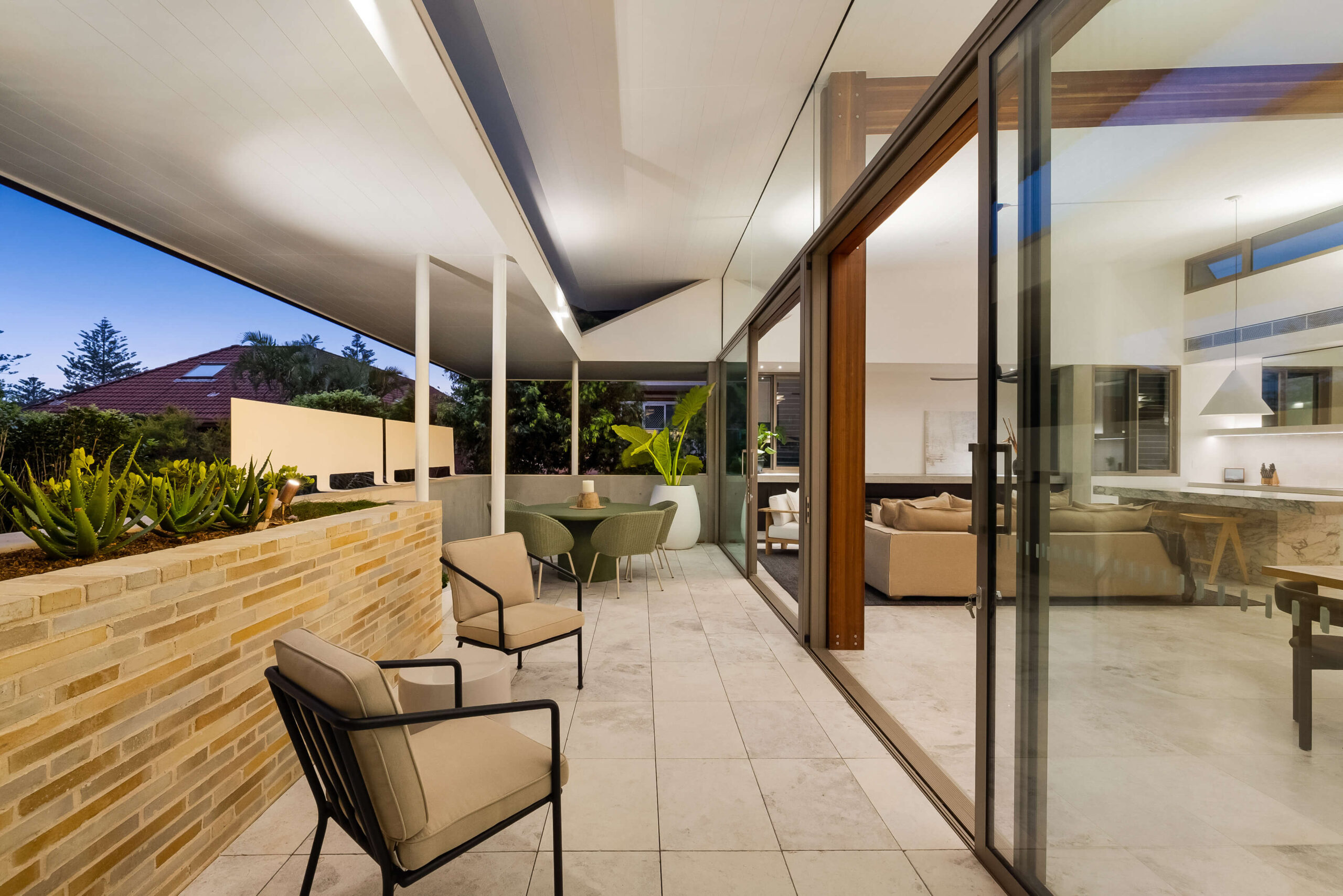 FoamcrestAve_Newport-1-scaled